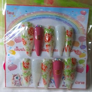 Press on nails
